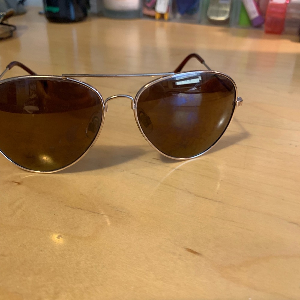 Women’s aviator sunglasses
